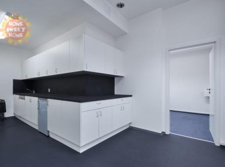 Pronájem kanceláře, 244 m²