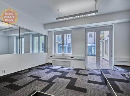 Pronájem kanceláře, 244 m²