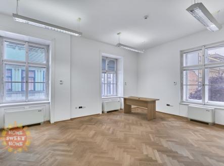 Pronájem kanceláře, 212 m²