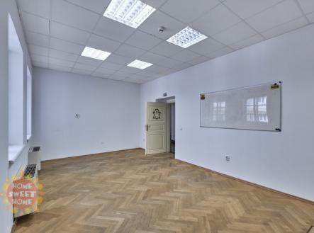 Pronájem kanceláře, 212 m²