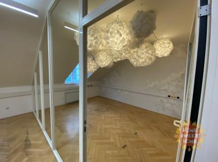 Pronájem kanceláře, 136 m²