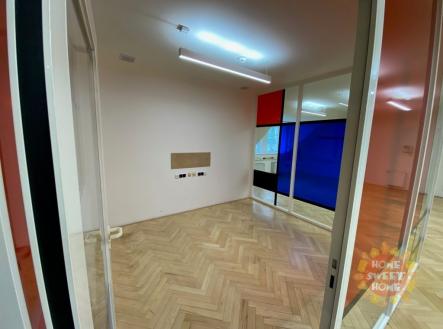 Pronájem kanceláře, 136 m²