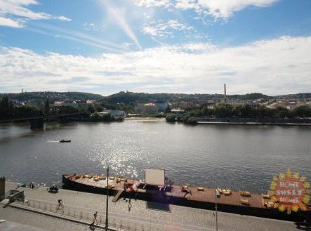 Pronájem obchodní prostor, 85 m²