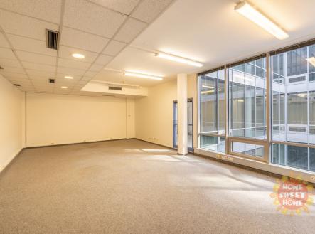 Pronájem kanceláře, 300 m²