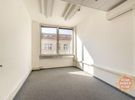 Pronájem kanceláře, 300 m²