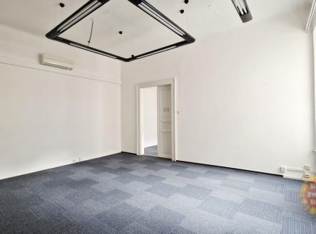 Pronájem kanceláře, 91 m²
