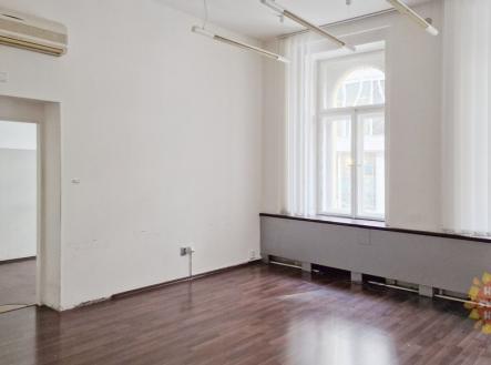 Pronájem kanceláře, 64 m²