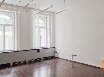 Pronájem kanceláře, 64 m²