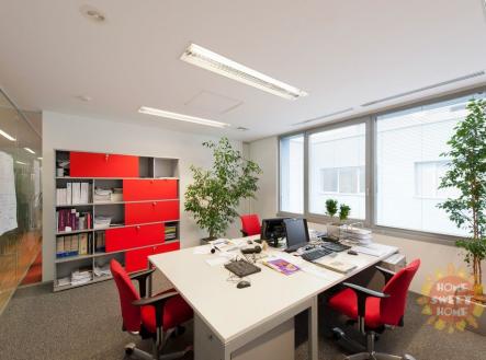 Pronájem kanceláře, 281 m²