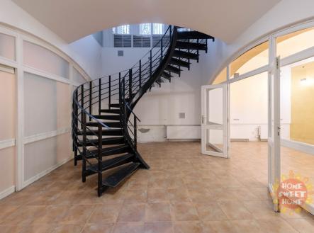 Pronájem kanceláře, 221 m²