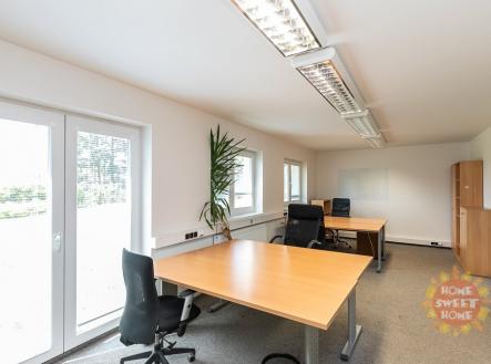 Pronájem kanceláře, 80 m²