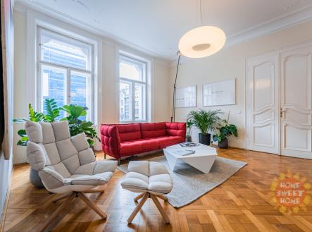 Pronájem kanceláře, 319 m²