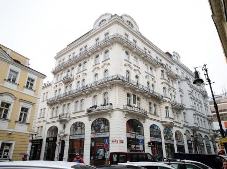 Pronájem kanceláře, 319 m²