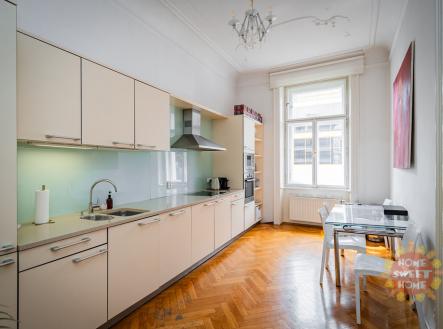 Pronájem kanceláře, 197 m²