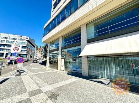 Pronájem obchodní prostor, 242 m²