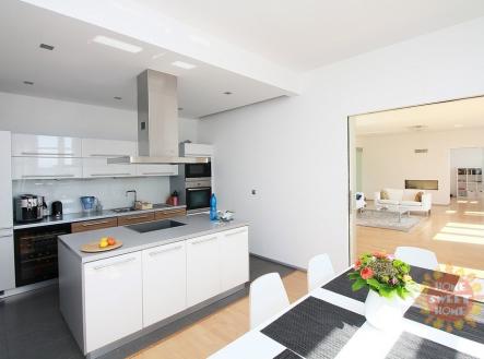 Pronájem bytu, 5+kk, 221 m²