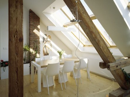 Praha 6, pronájem podkrovního zařízeného bytu 2+kk (90m2), ulice Generála Píky