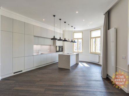 Praha, pronájem, moderní nezařízený byt 4kk (167 m2), balkon, A/C, 2x koupelna, Laubova-Vinohrady