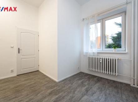 Pronájem - obchodní prostor, 32 m²