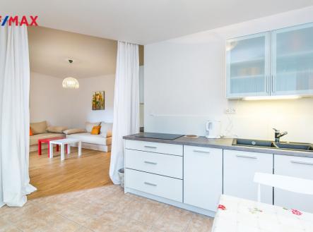 Pronájem bytu, 1+kk, 37 m²