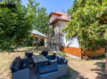 Prodej rodinného domu 5+1 se zahradou a garáží, Praha – Kunratice.