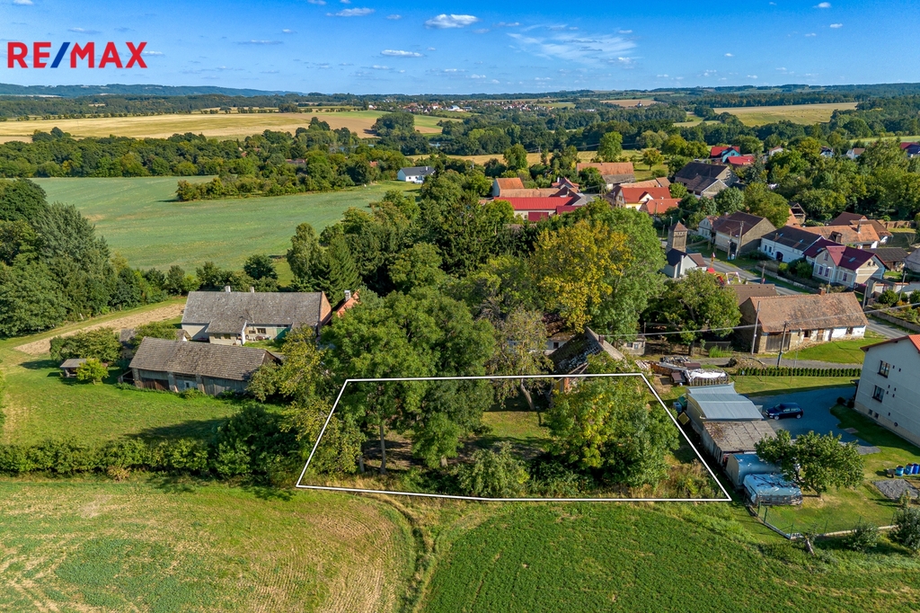 dron-pozemek-a-okoli-vyznaceni.jpg