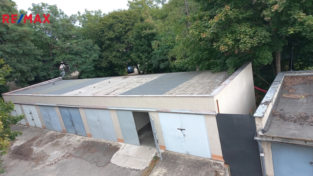 11-garaz-strecha.jpg