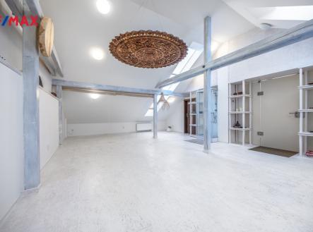 Pronájem kanceláře, 69 m²