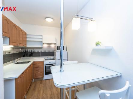 Pronájem bytu, 1+kk, 32 m²