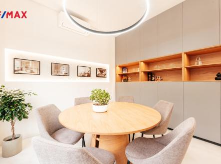 Pronájem kanceláře, 100 m²