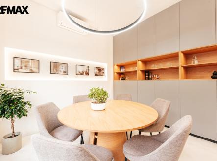 Pronájem kanceláře, 100 m²