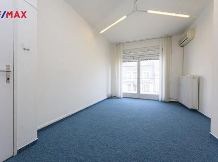 Pronájem kanceláře, 92 m²