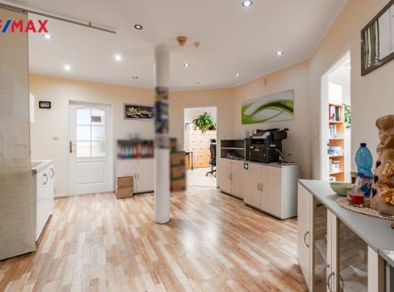 Prodej kanceláře, 253 m²