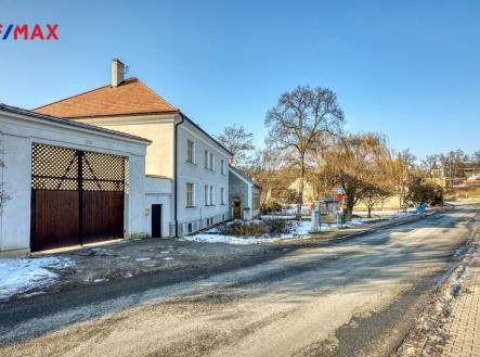 Pronájem kanceláře, 270 m²