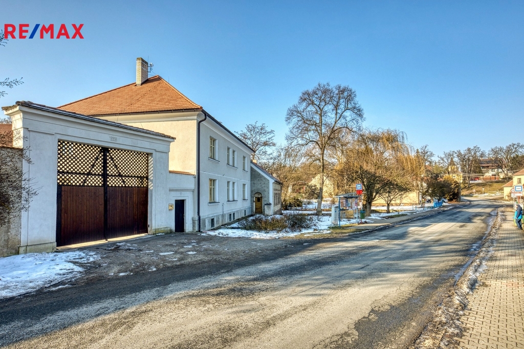 Pohled na dům z ulice