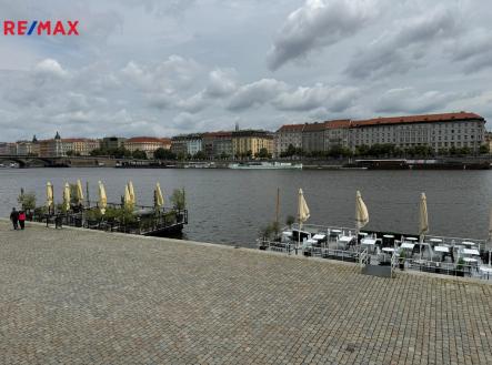 Prodej hotel, 1 594 m² obrázek