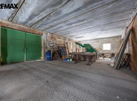 Pronájem skladovací prostor, 1 460 m²