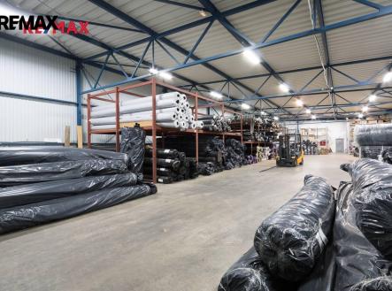 Pronájem výrobní prostor, 2 325 m²