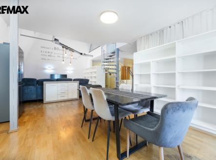 Pronájem bytu, atypický, 146 m²