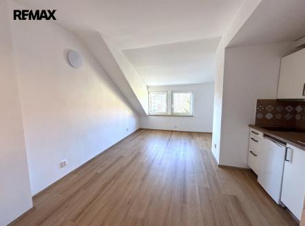 Pronájem bytu, 1+kk, 27 m²