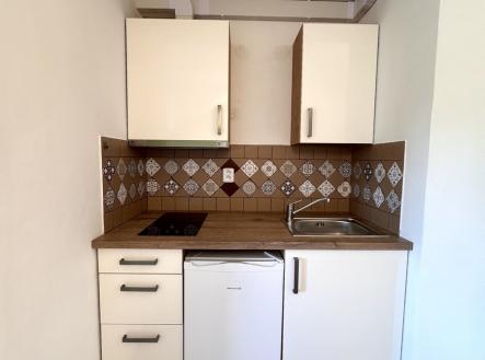 Pronájem bytu, 1+kk, 27 m²