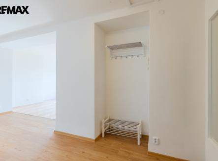 Pronájem bytu, 2+kk, 62 m²