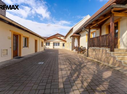 Pronájem skladovací prostor, 4 394 m²