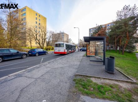 Zastávka Pekárenská u domu