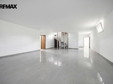 Pronájem obchodní prostor, 150 m²