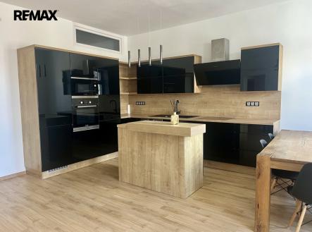 Pronájem bytu, 3+kk, 87 m²