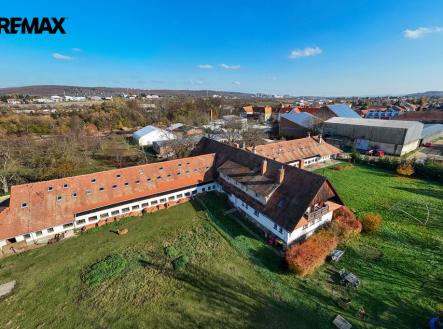 Pronájem skladovací prostor, 3 000 m²