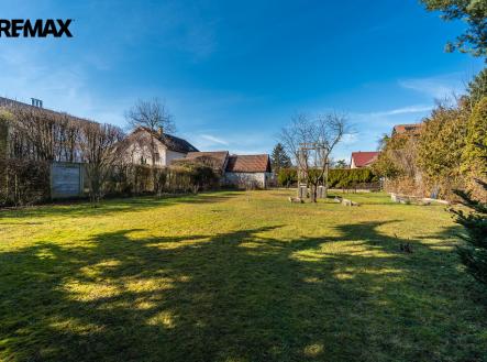 Prodej pozemku pro bydlení, 1 696 m²