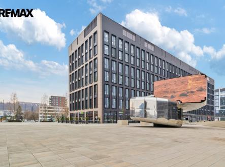Pronájem kanceláře, 319 m²