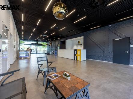 Pronájem kanceláře, 319 m²